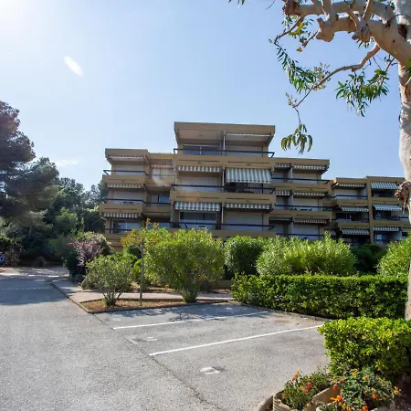 Апартаменты Studio Le Parc Des Oliviers By Interhome